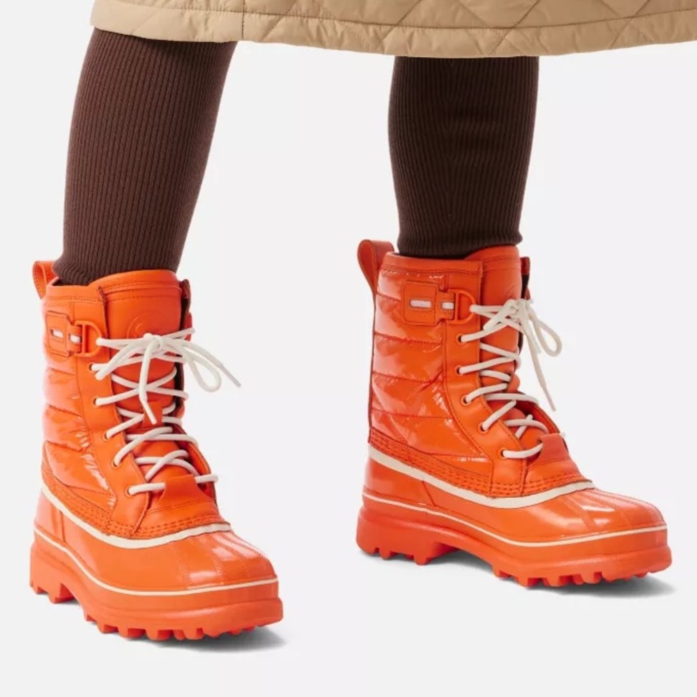 Sorel Orange Caribou Royal Boot in Size 7
